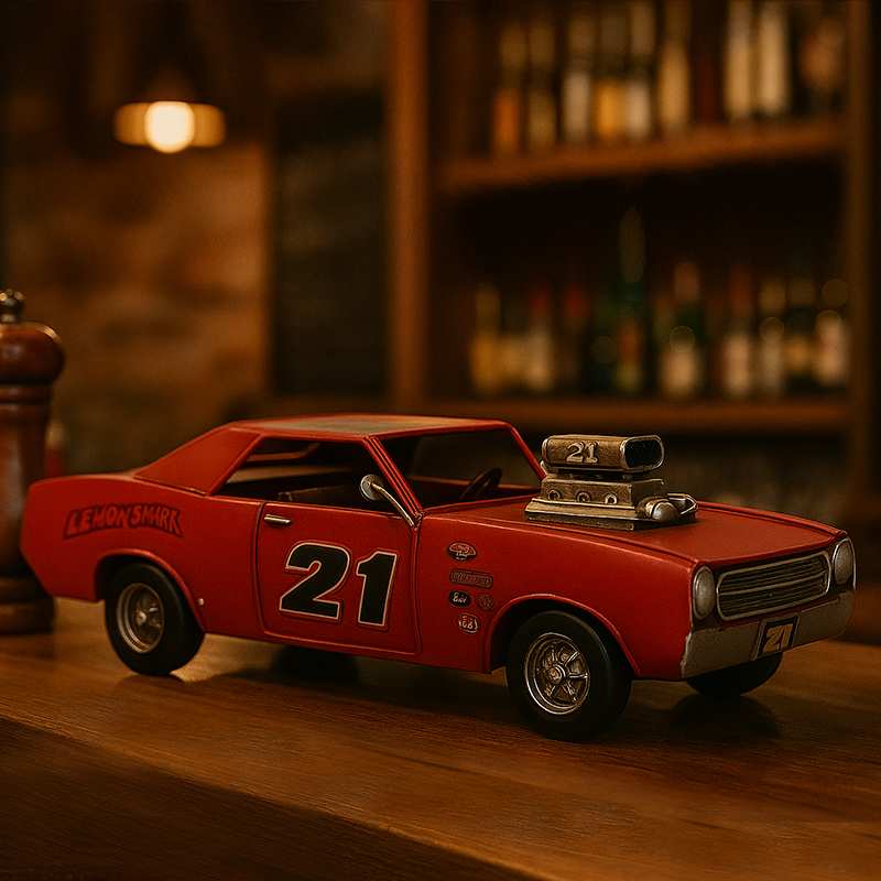 Modellino auto da corsa d'epoca